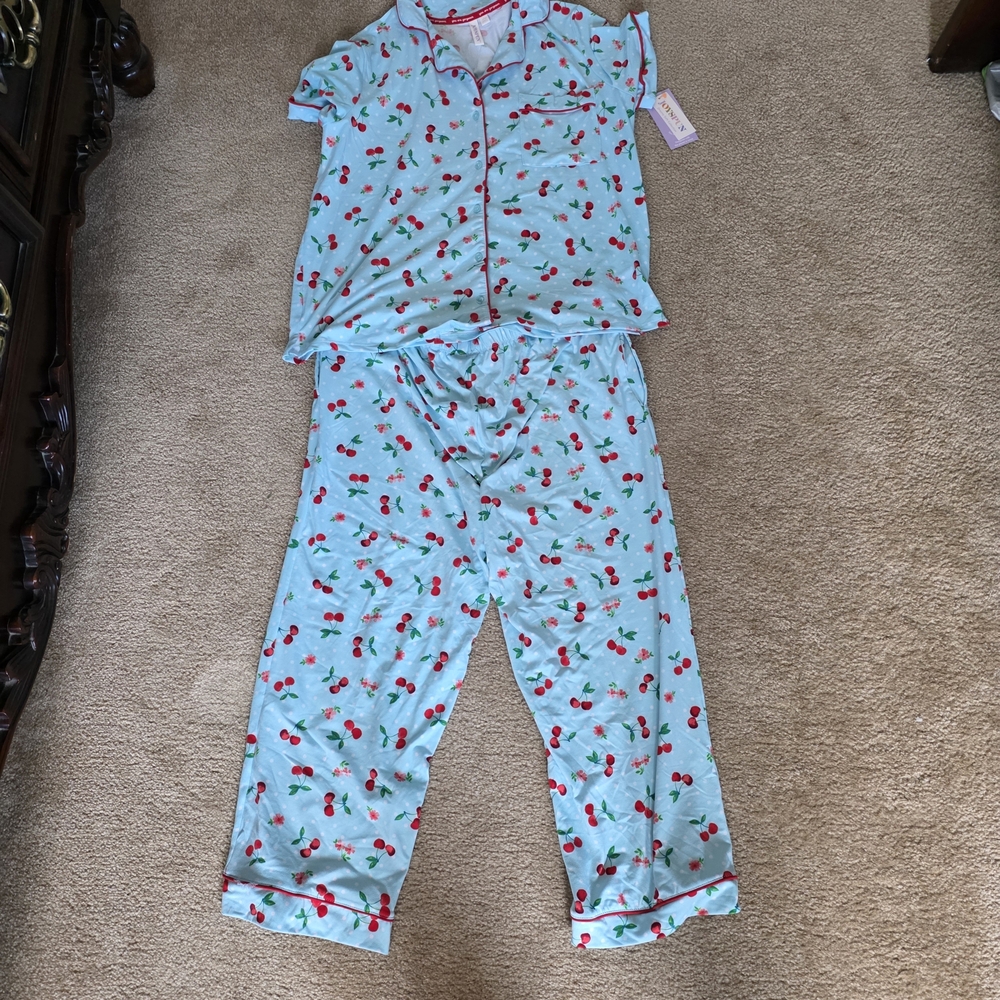 Womens Heart & Cherry Pajama Set — Pink Hearts & Blue W/ Cherries Cropped Pants - Picture 5 of 8